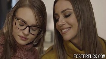 Sunt foarte apetisante aceste doua tinere ce trebuie sa suga pula si sa fie futute