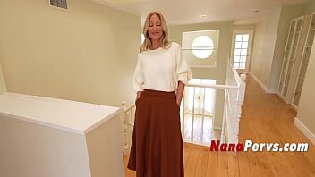 Adora sa faca sex aceasta milfa blonda cu corpul foarte sexy si apetisant